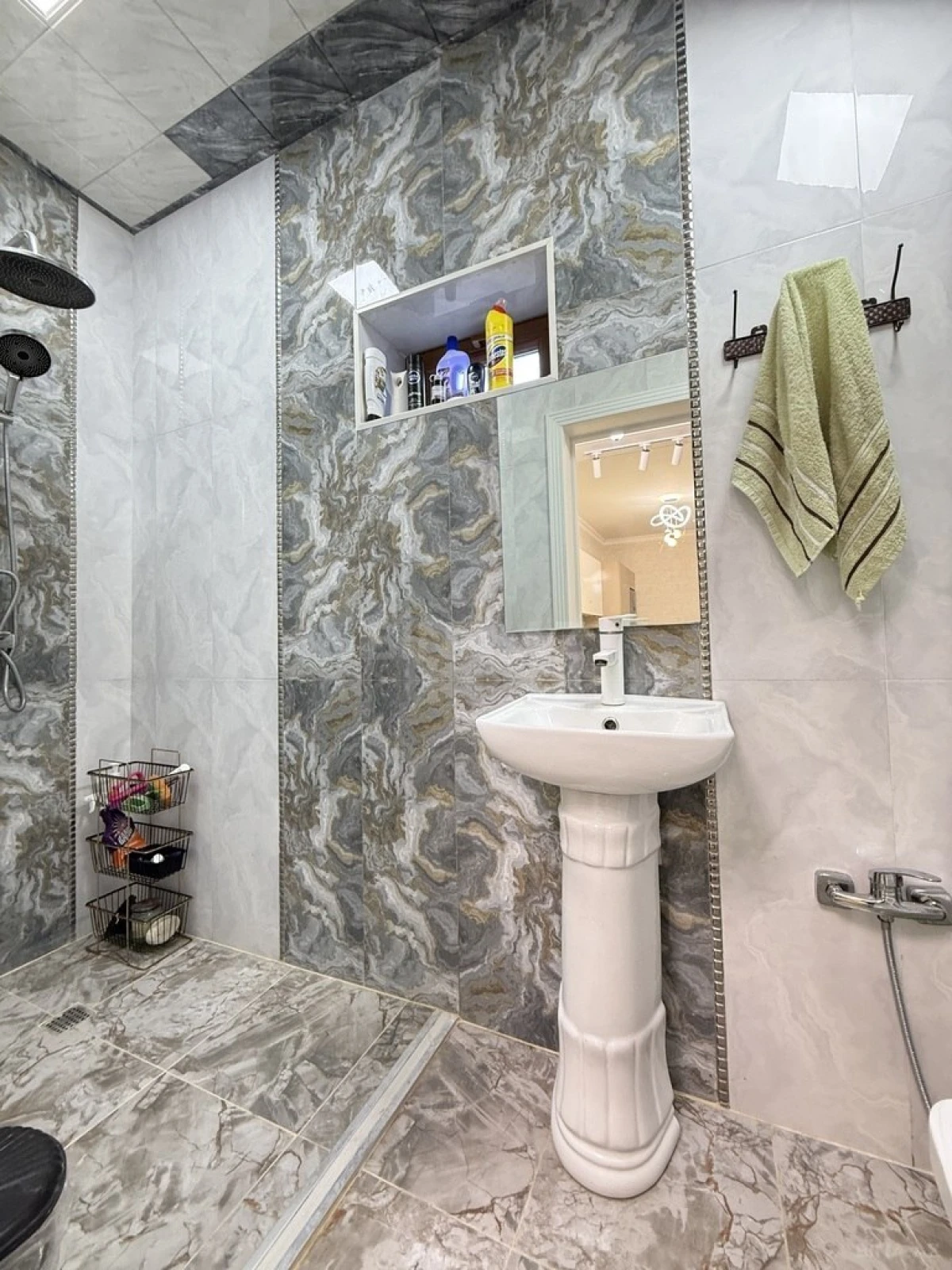 Satılır 5 otaqlı həyət evi 180 m²