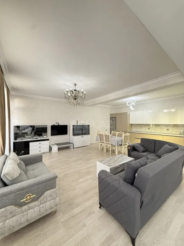 Satılır 5 otaqlı həyət evi 180 m²