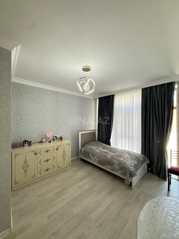 Satılır 5 otaqlı həyət evi 180 m²