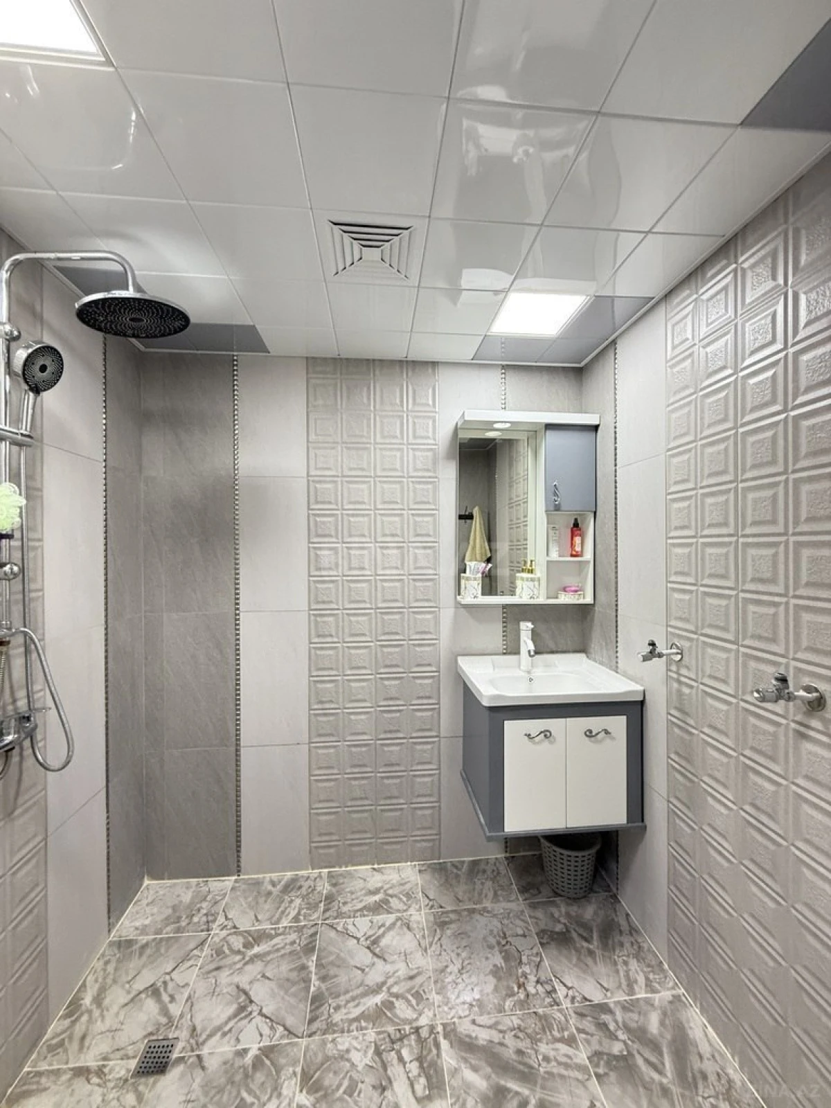 Satılır 5 otaqlı həyət evi 180 m²