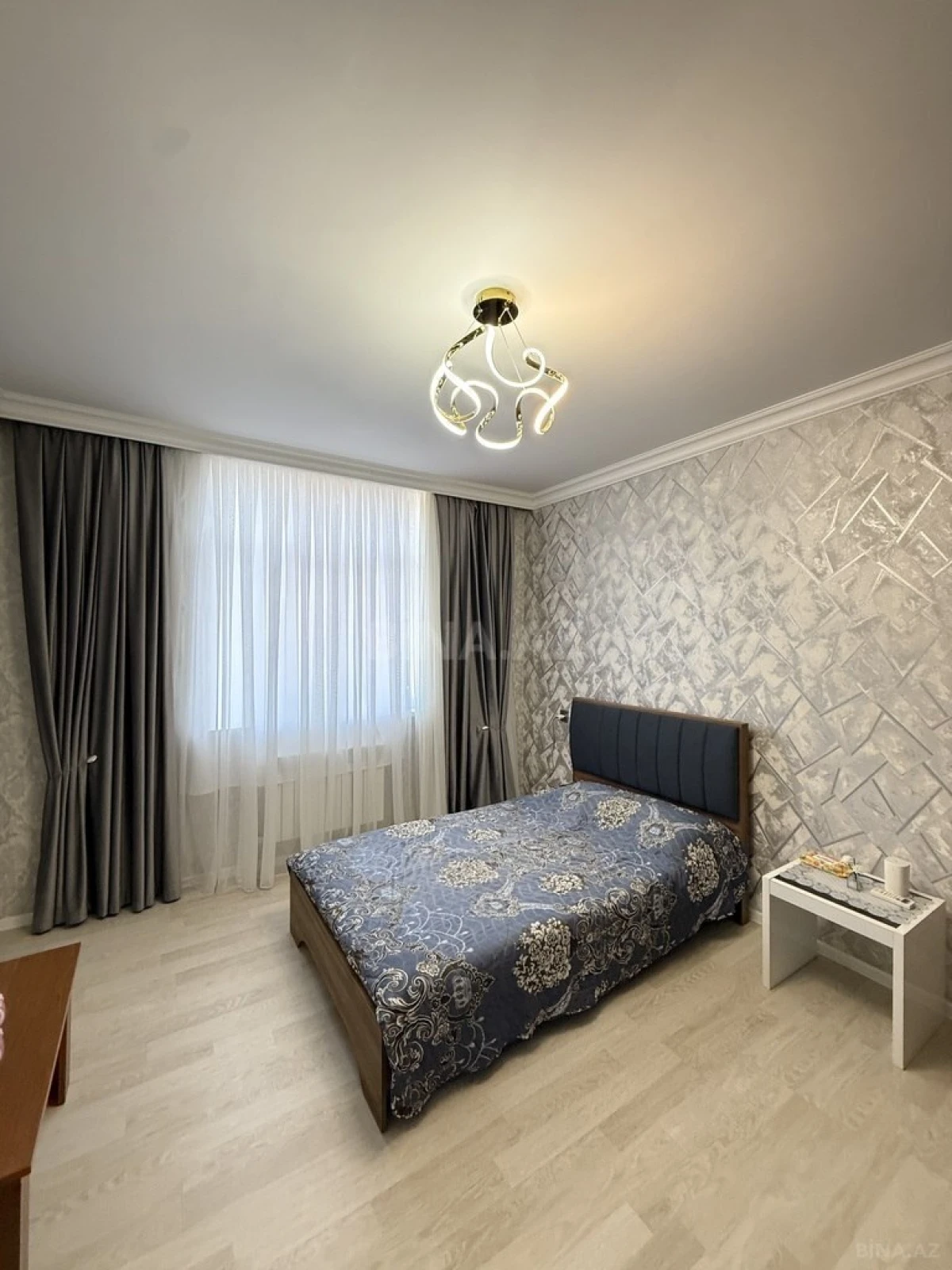 Satılır 5 otaqlı həyət evi 180 m²