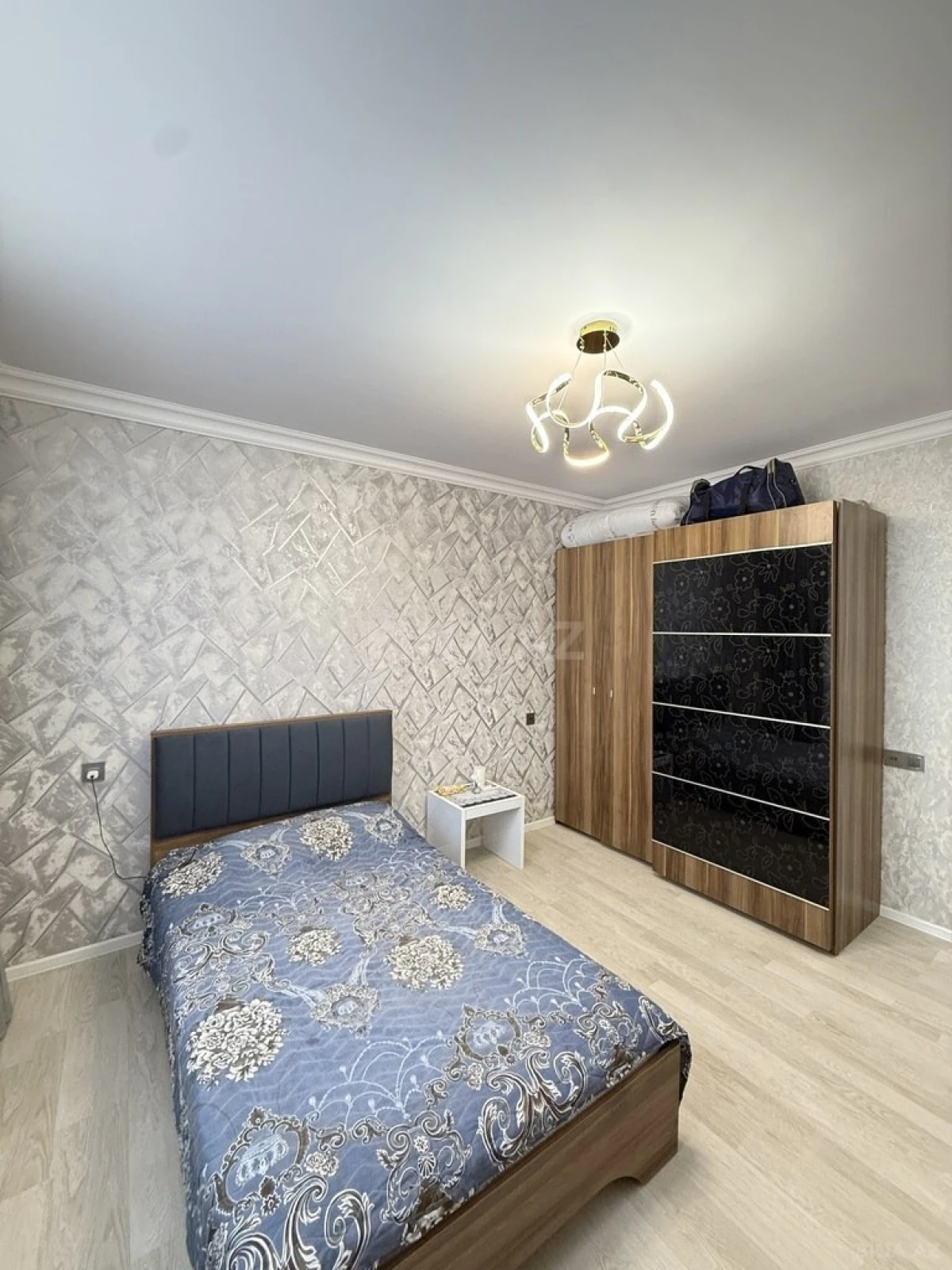 Satılır 5 otaqlı həyət evi 180 m²