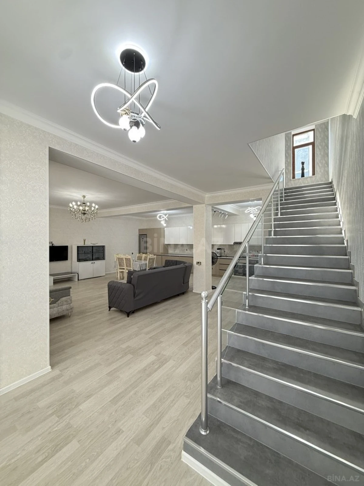 Satılır 5 otaqlı həyət evi 180 m²