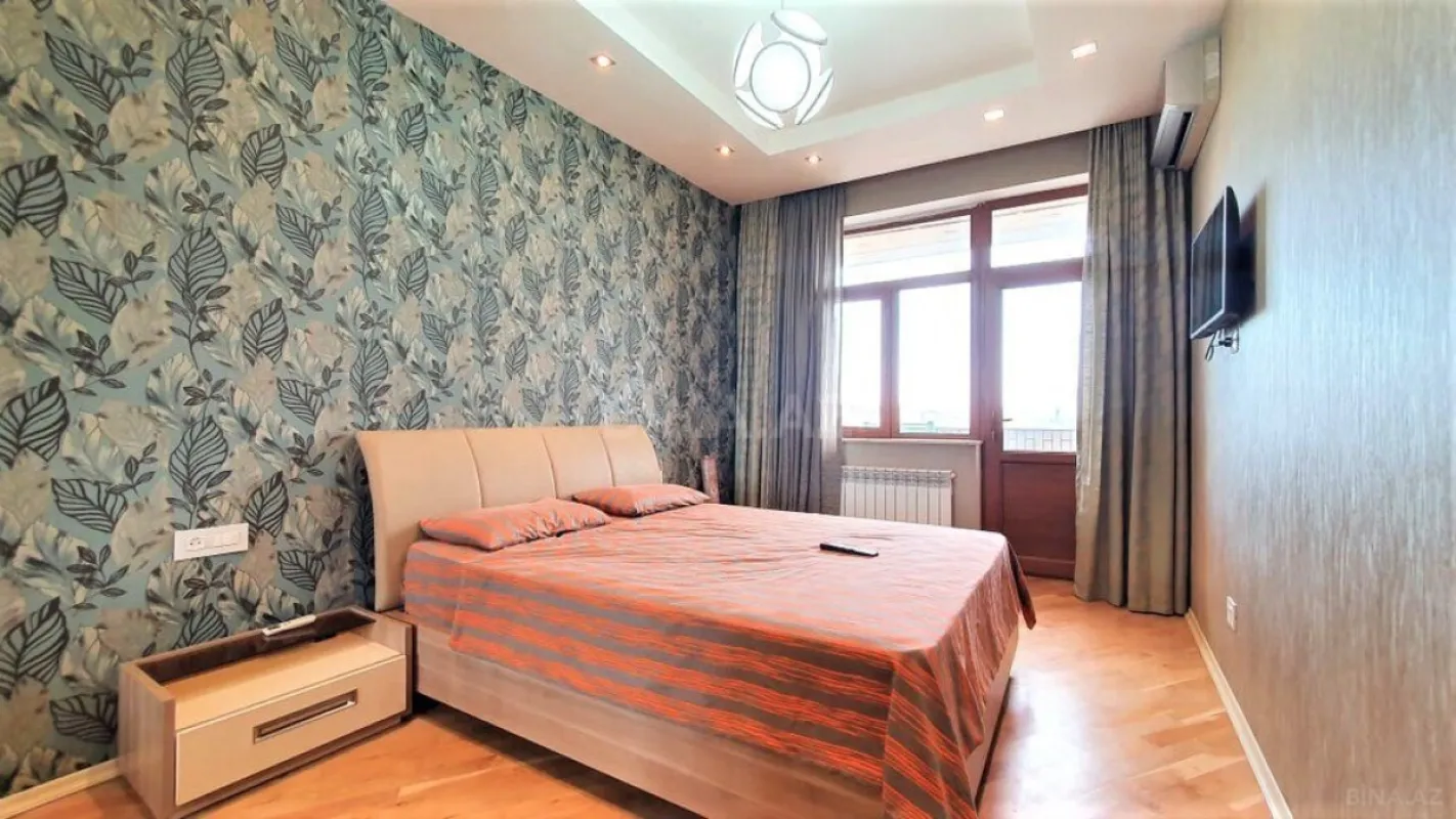 Kirayə verilir 3 otaqlı mənzil 140 m²
