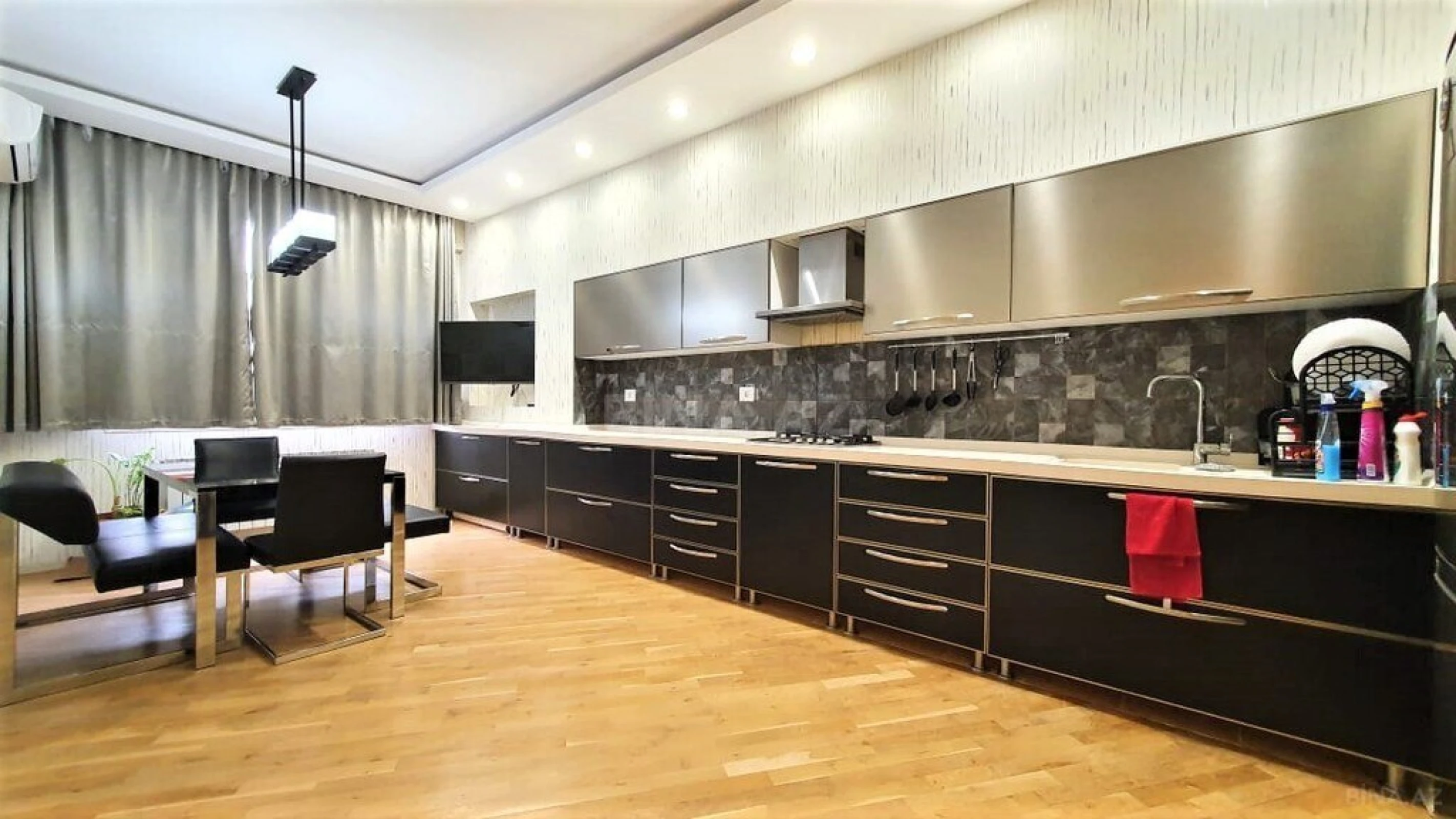 Kirayə verilir 3 otaqlı mənzil 140 m²