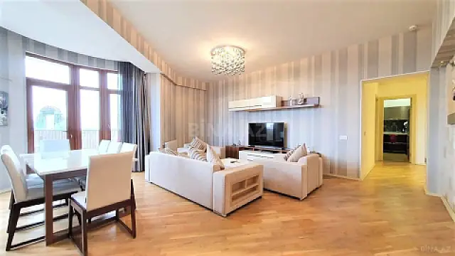 Kirayə verilir 3 otaqlı mənzil 140 m²