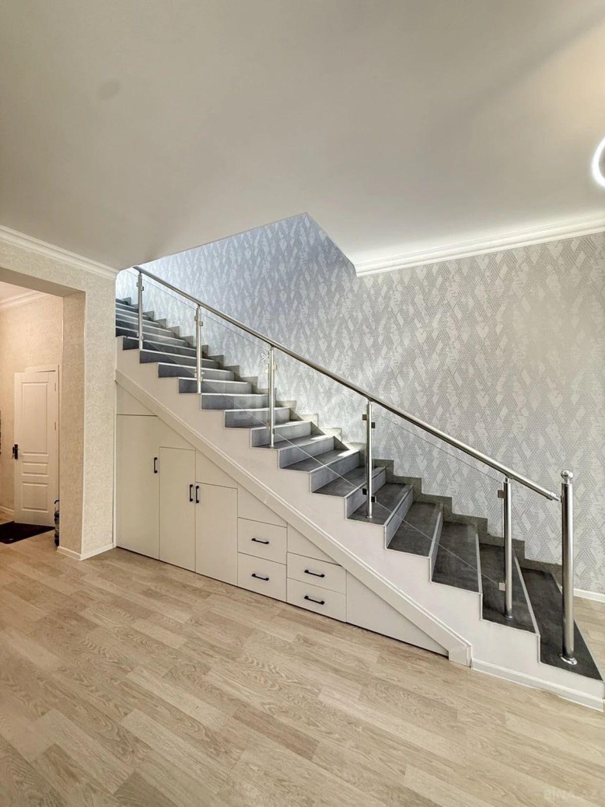 Satılır 5 otaqlı həyət evi 180 m²