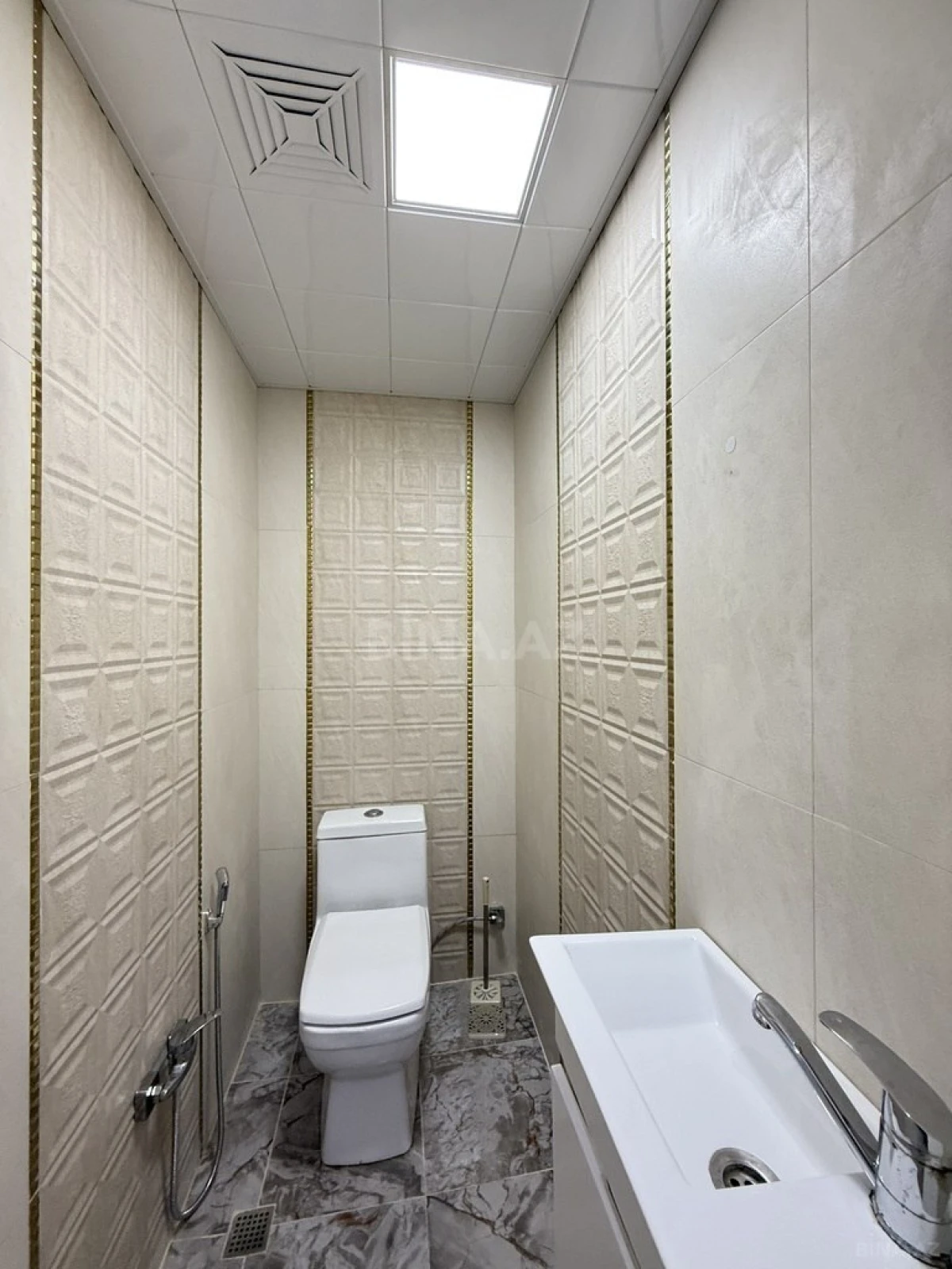 Satılır 5 otaqlı həyət evi 180 m²