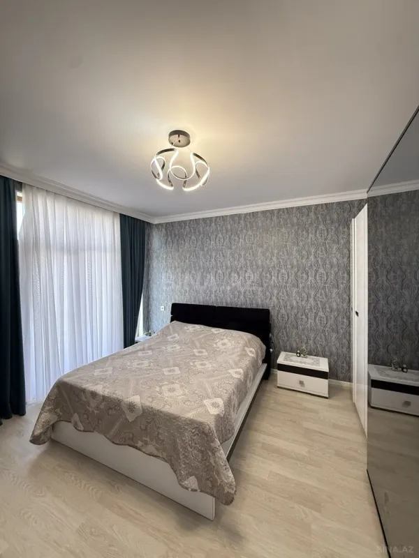 Satılır 5 otaqlı həyət evi 180 m²