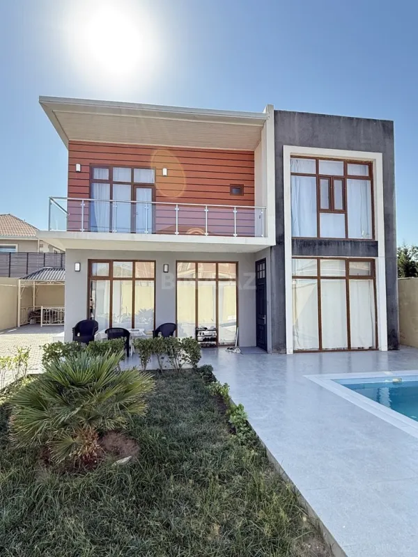 Satılır 5 otaqlı həyət evi 180 m²