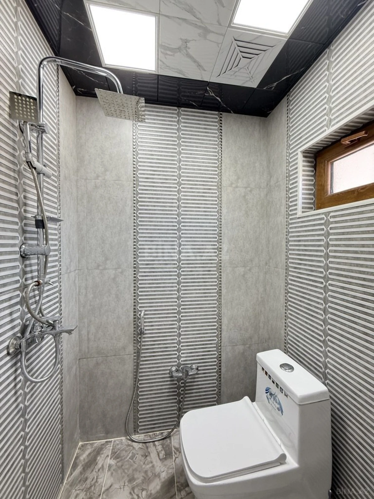Satılır 5 otaqlı həyət evi 180 m²