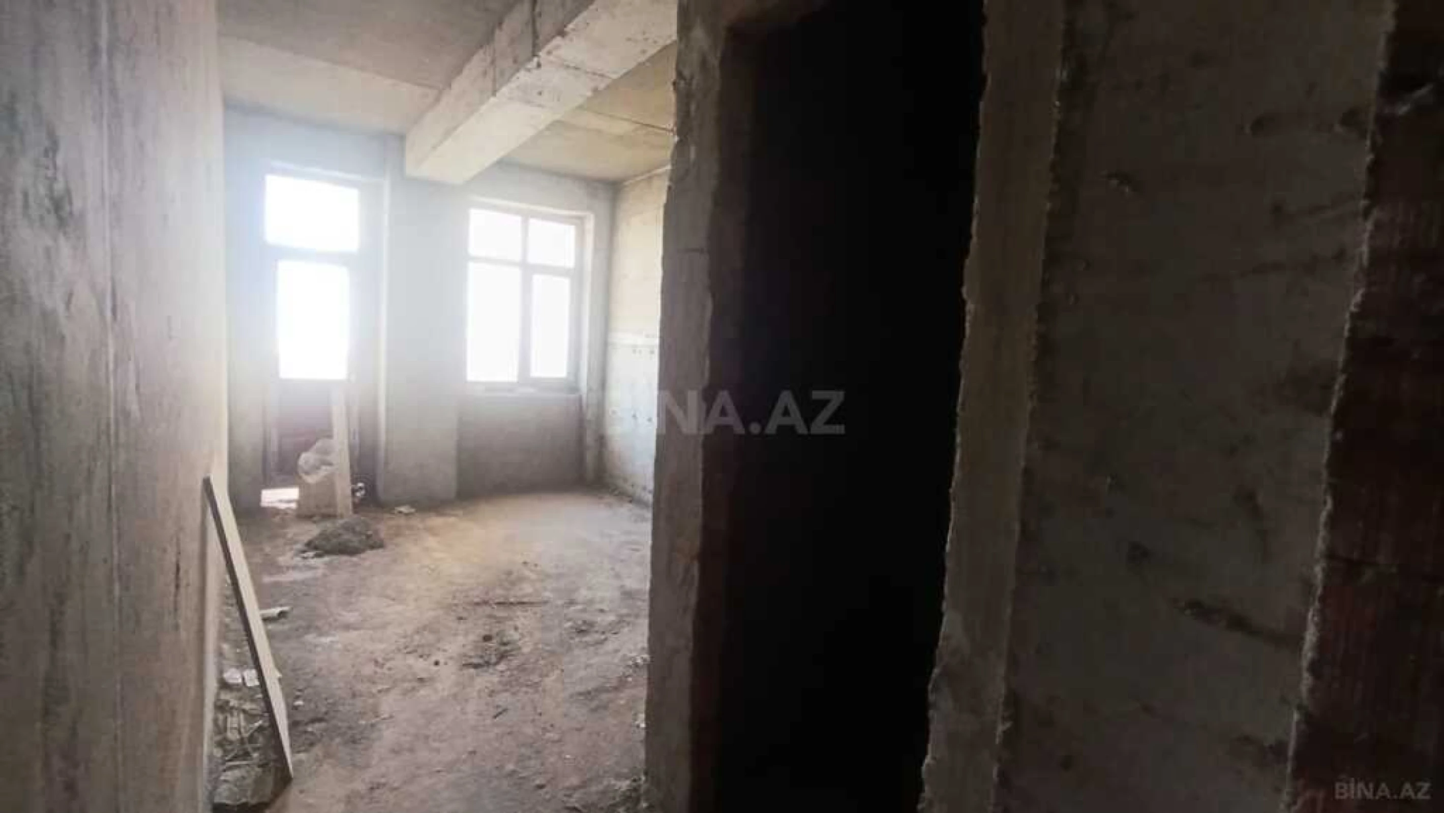 Satılır 4 otaqlı mənzil 182 m²