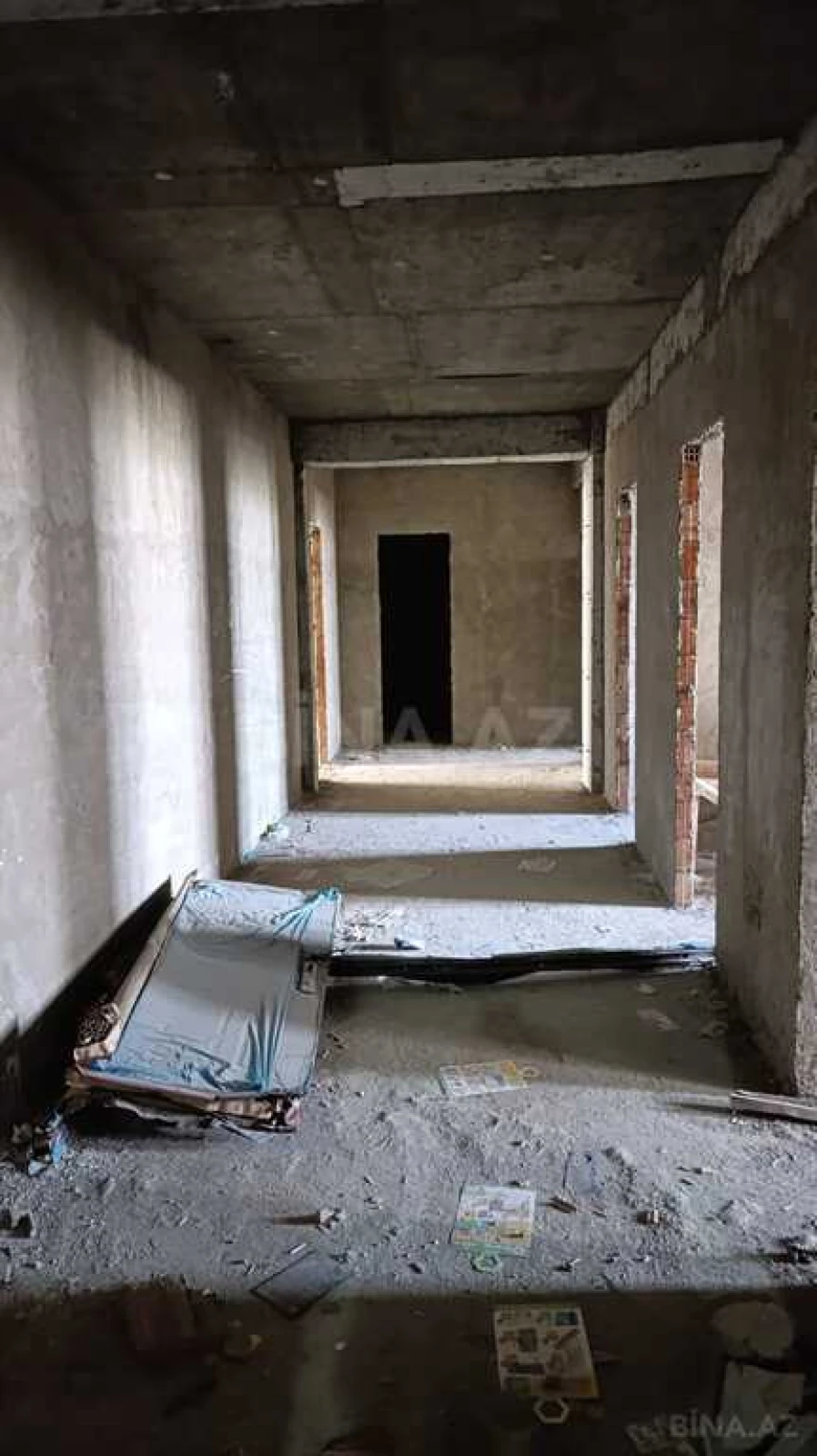 Satılır 4 otaqlı mənzil 182 m²