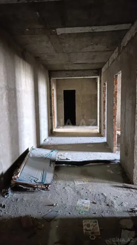 Satılır 4 otaqlı mənzil 182 m²