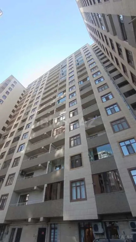 Satılır 4 otaqlı mənzil 182 m²