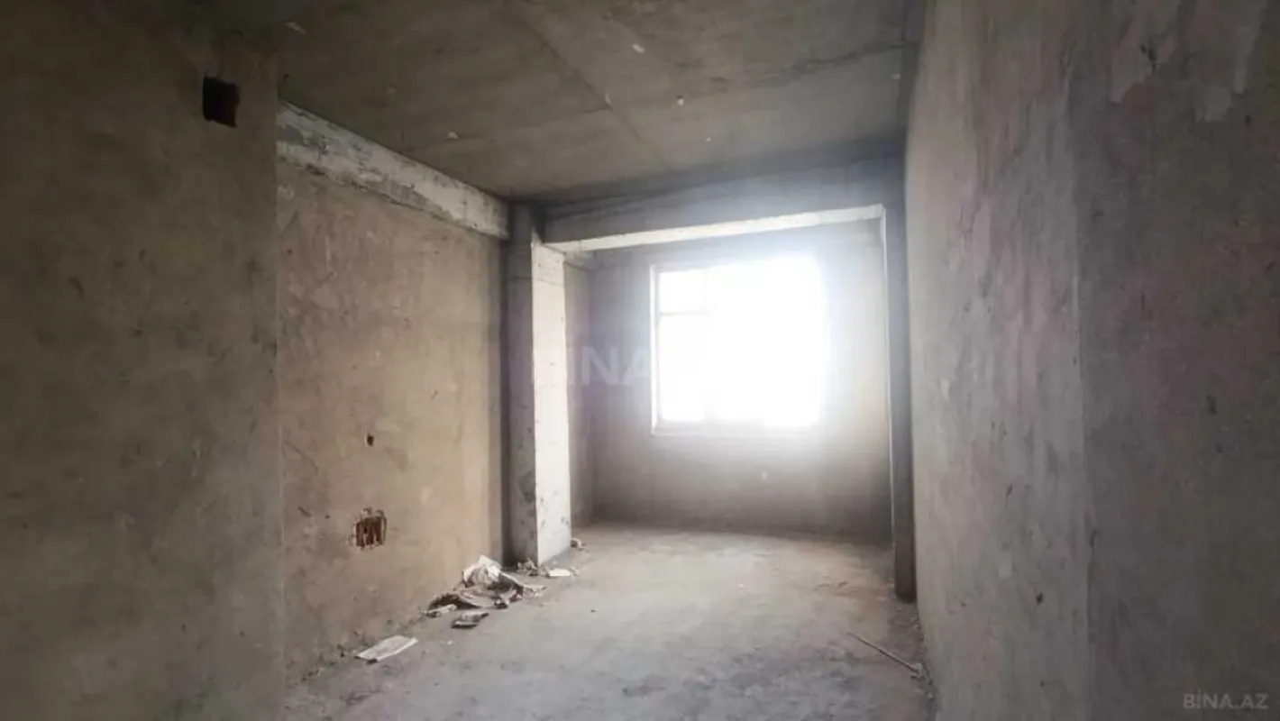 Satılır 4 otaqlı mənzil 182 m²