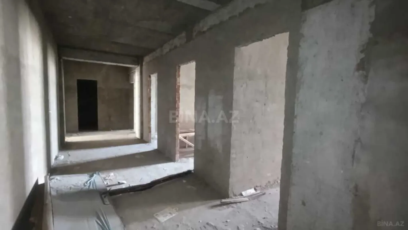 Satılır 4 otaqlı mənzil 182 m²