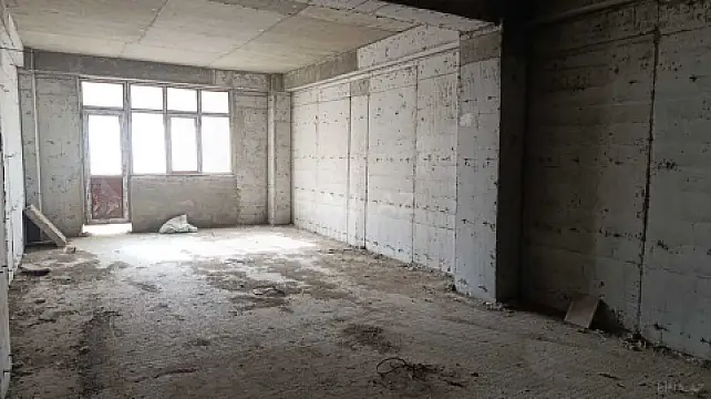 Satılır 4 otaqlı mənzil 182 m²