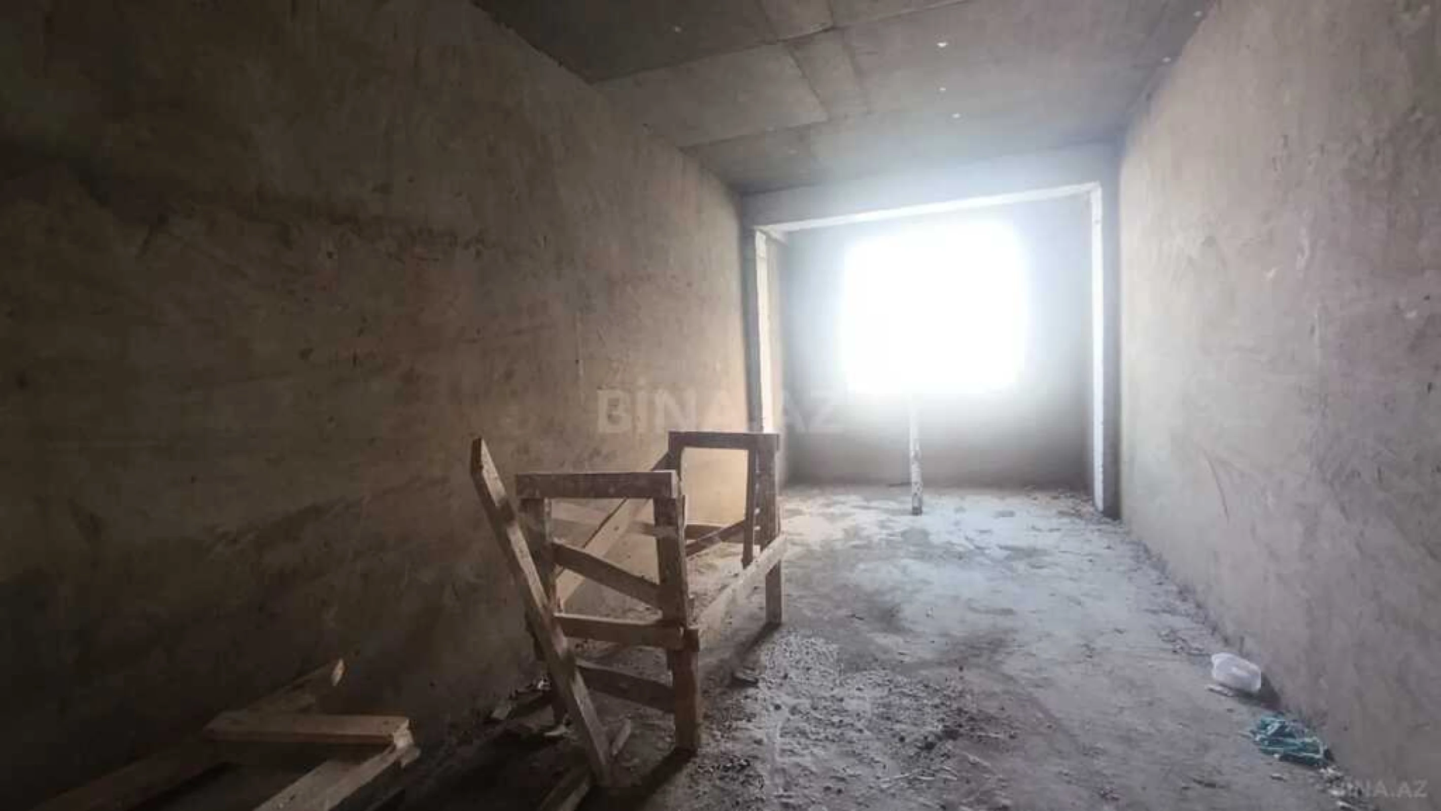 Satılır 4 otaqlı mənzil 182 m²