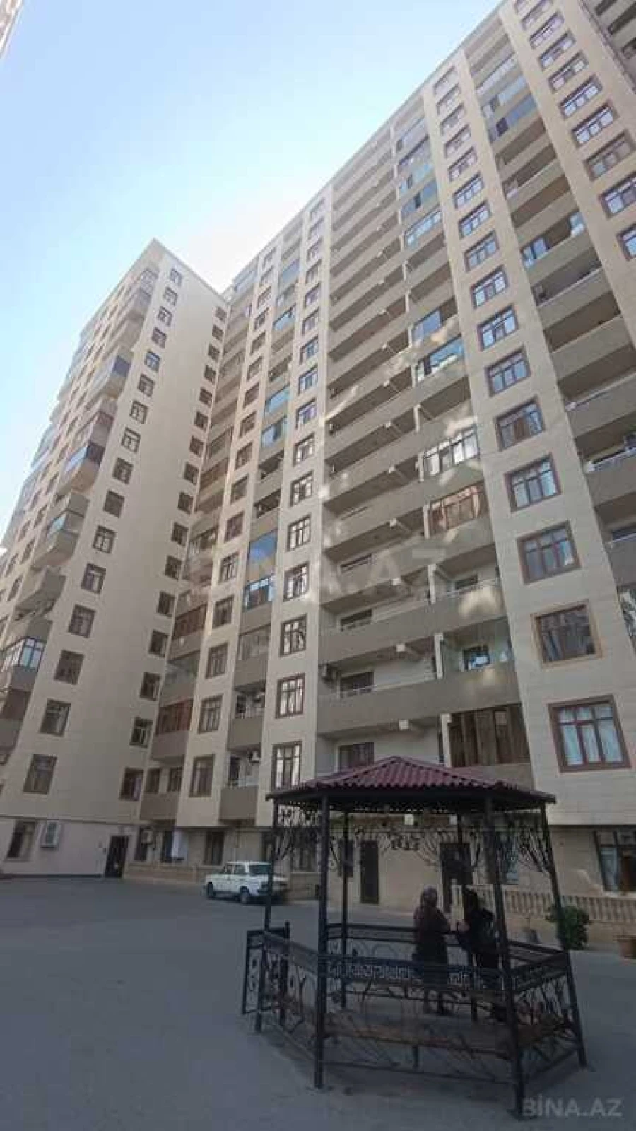 Satılır 4 otaqlı mənzil 182 m²