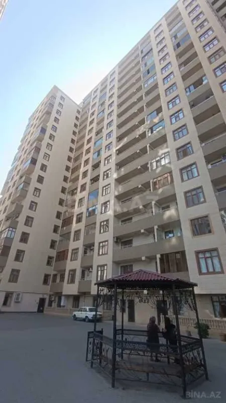 Satılır 4 otaqlı mənzil 182 m²