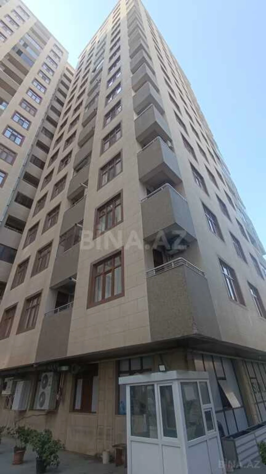 Satılır 4 otaqlı mənzil 182 m²