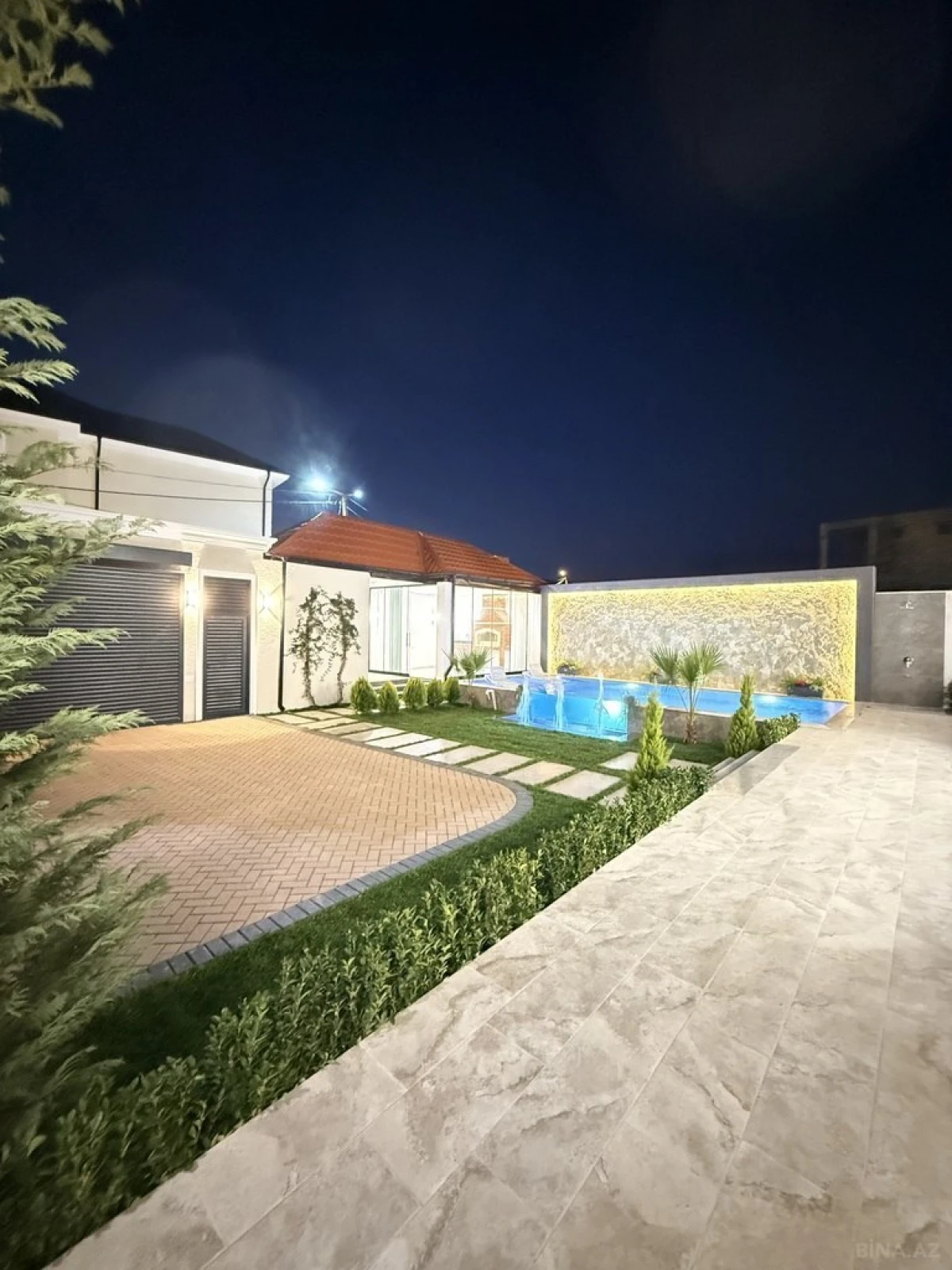 Satılır 4 otaqlı həyət evi 200 m²