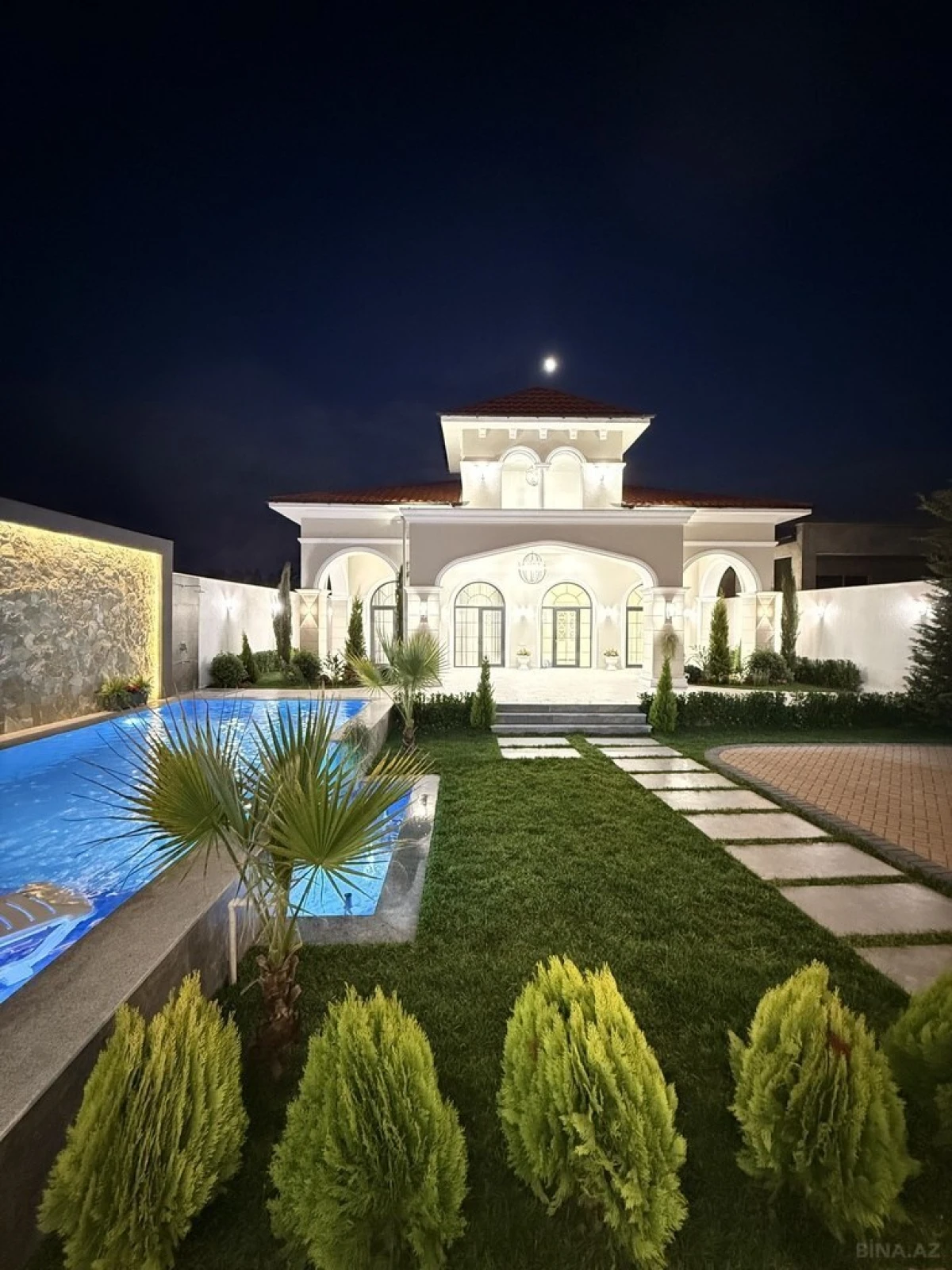 Satılır 4 otaqlı həyət evi 200 m²