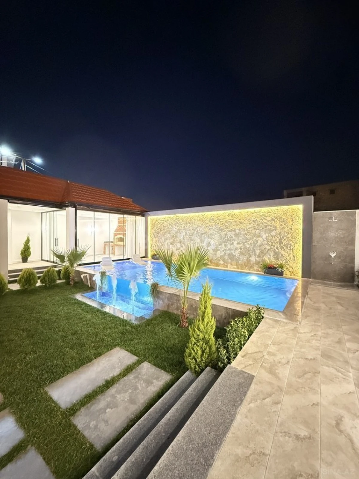 Satılır 4 otaqlı həyət evi 200 m²