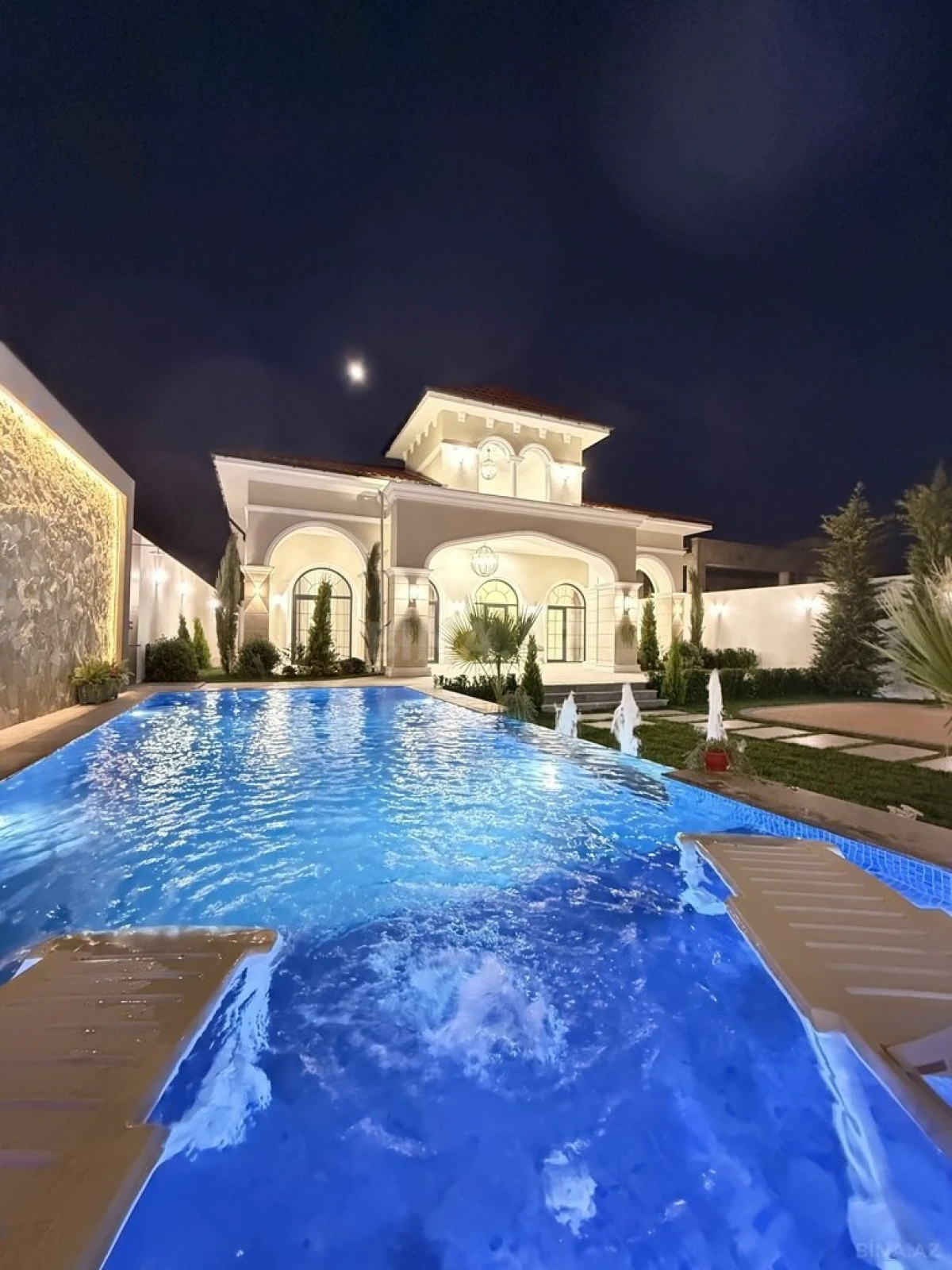 Satılır 4 otaqlı həyət evi 200 m²