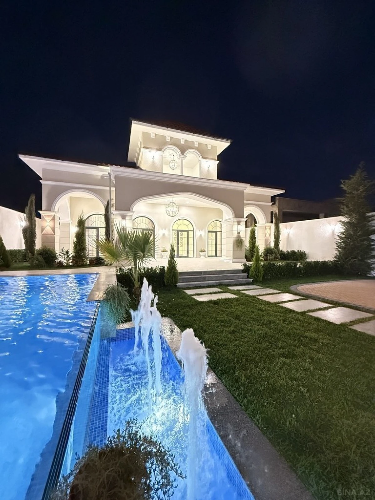 Satılır 4 otaqlı həyət evi 200 m²