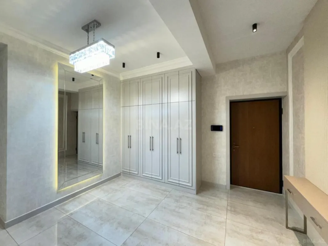 Kirayə verilir 3 otaqlı mənzil 140 m²