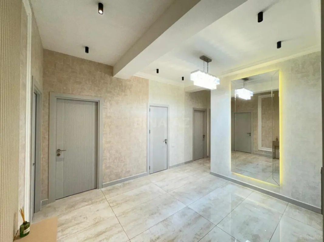 Kirayə verilir 3 otaqlı mənzil 140 m²