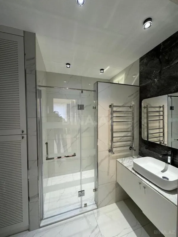 Kirayə verilir 3 otaqlı mənzil 140 m²