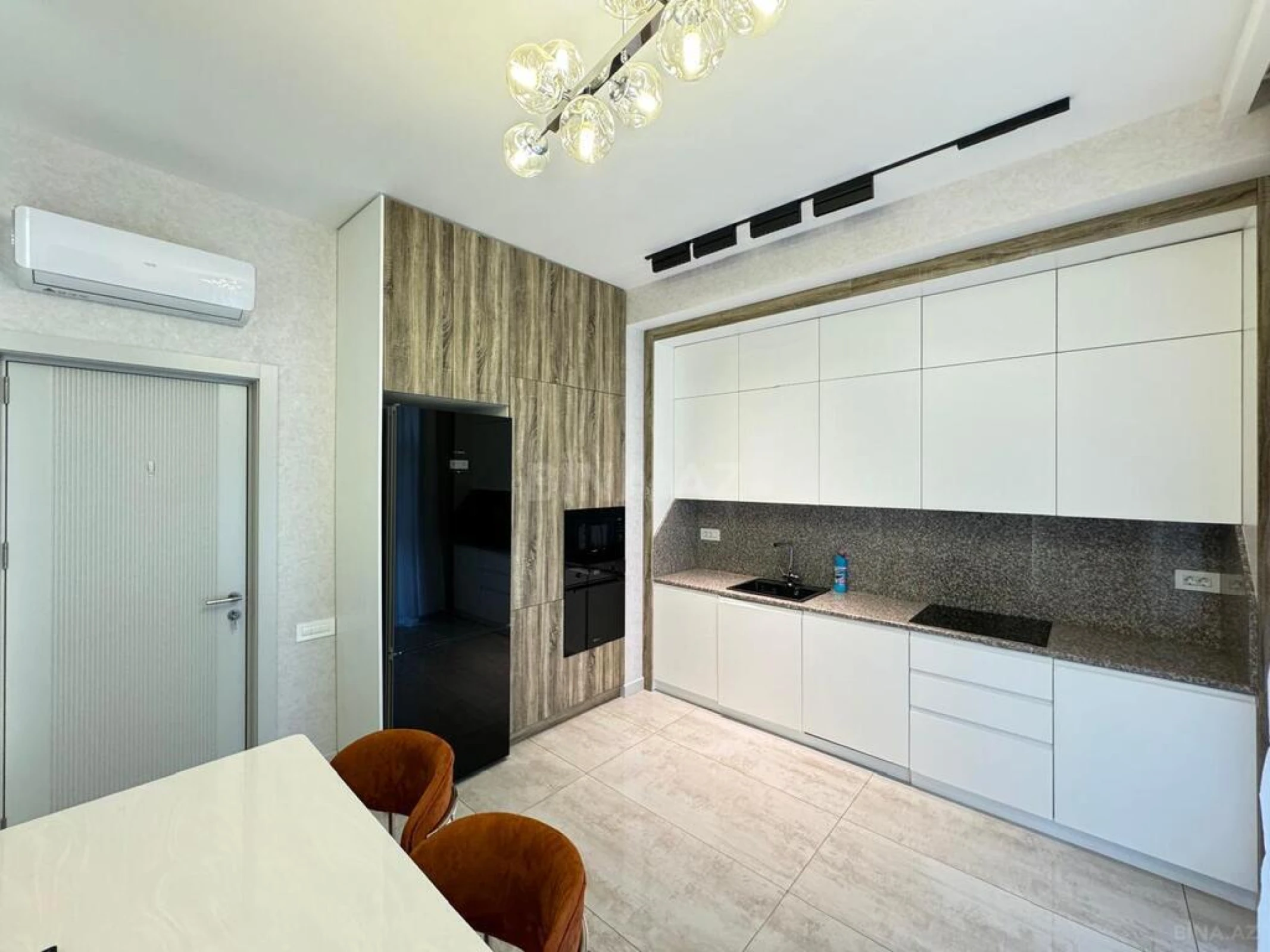 Kirayə verilir 3 otaqlı mənzil 140 m²
