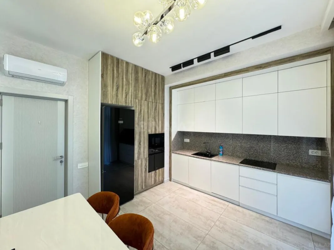 Kirayə verilir 3 otaqlı mənzil 140 m²