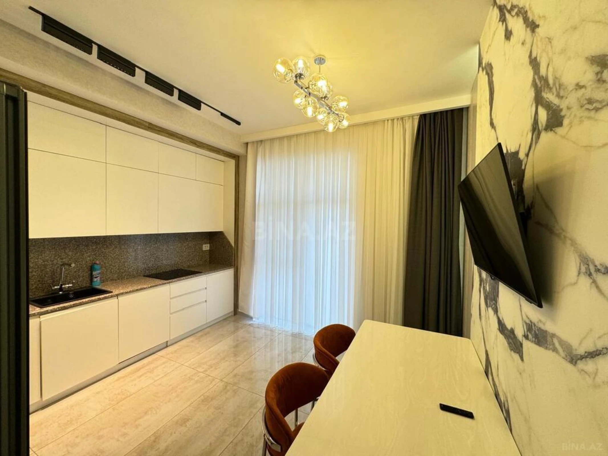 Kirayə verilir 3 otaqlı mənzil 140 m²