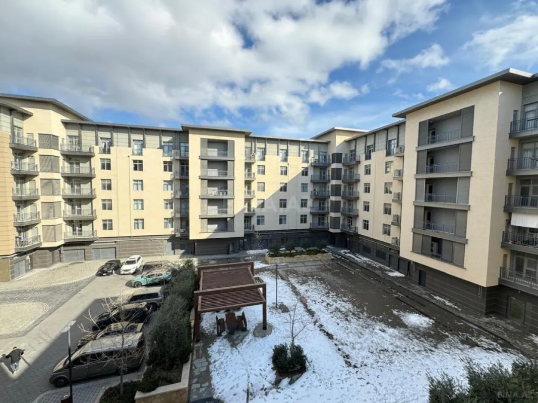 Kirayə verilir 3 otaqlı mənzil 140 m²