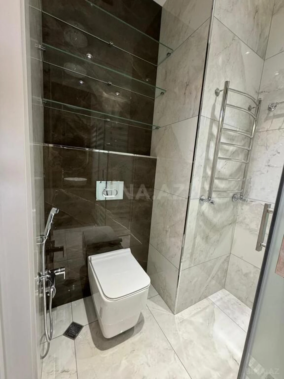 Kirayə verilir 3 otaqlı mənzil 140 m²