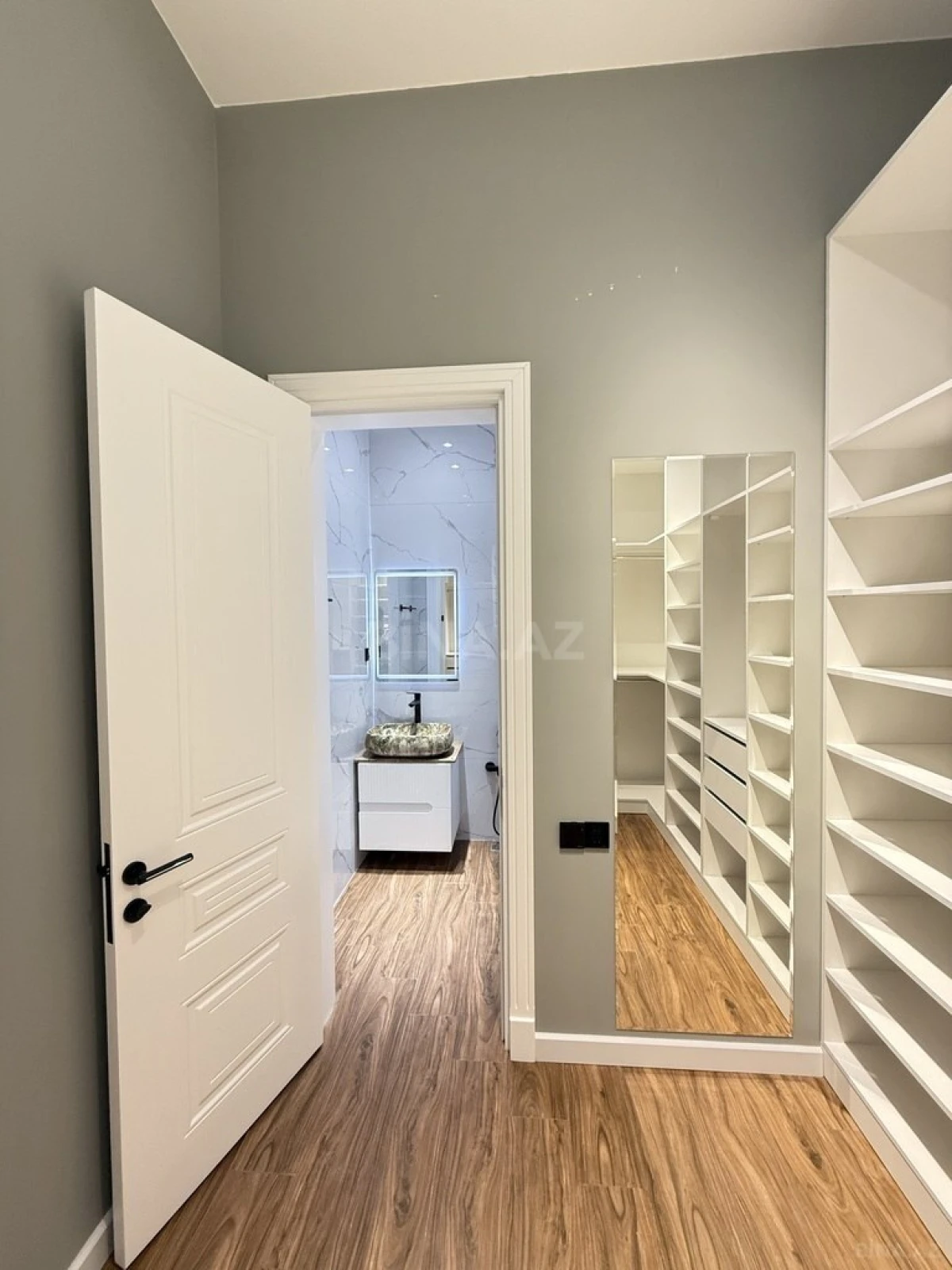 Satılır 5 otaqlı həyət evi 220 m²