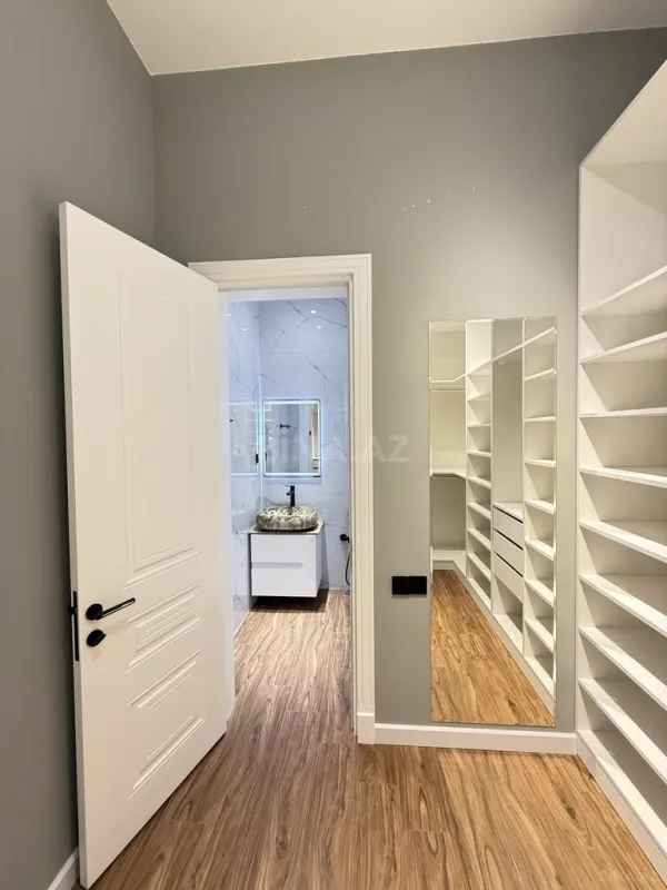 Satılır 5 otaqlı həyət evi 220 m²