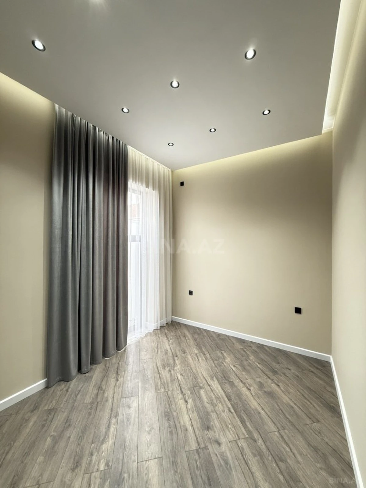 Satılır 5 otaqlı həyət evi 220 m²