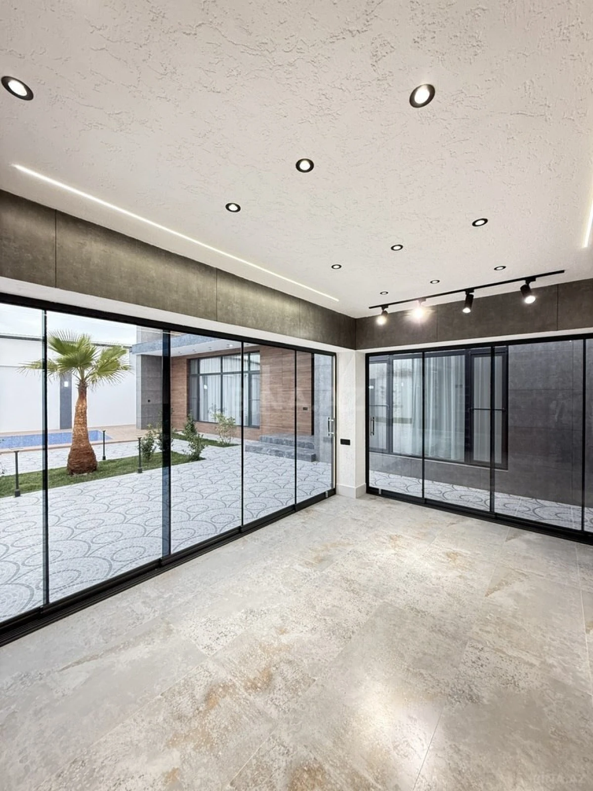 Satılır 5 otaqlı həyət evi 220 m²