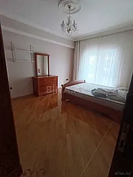 Kirayə verilir 4 otaqlı mənzil 200 m²
