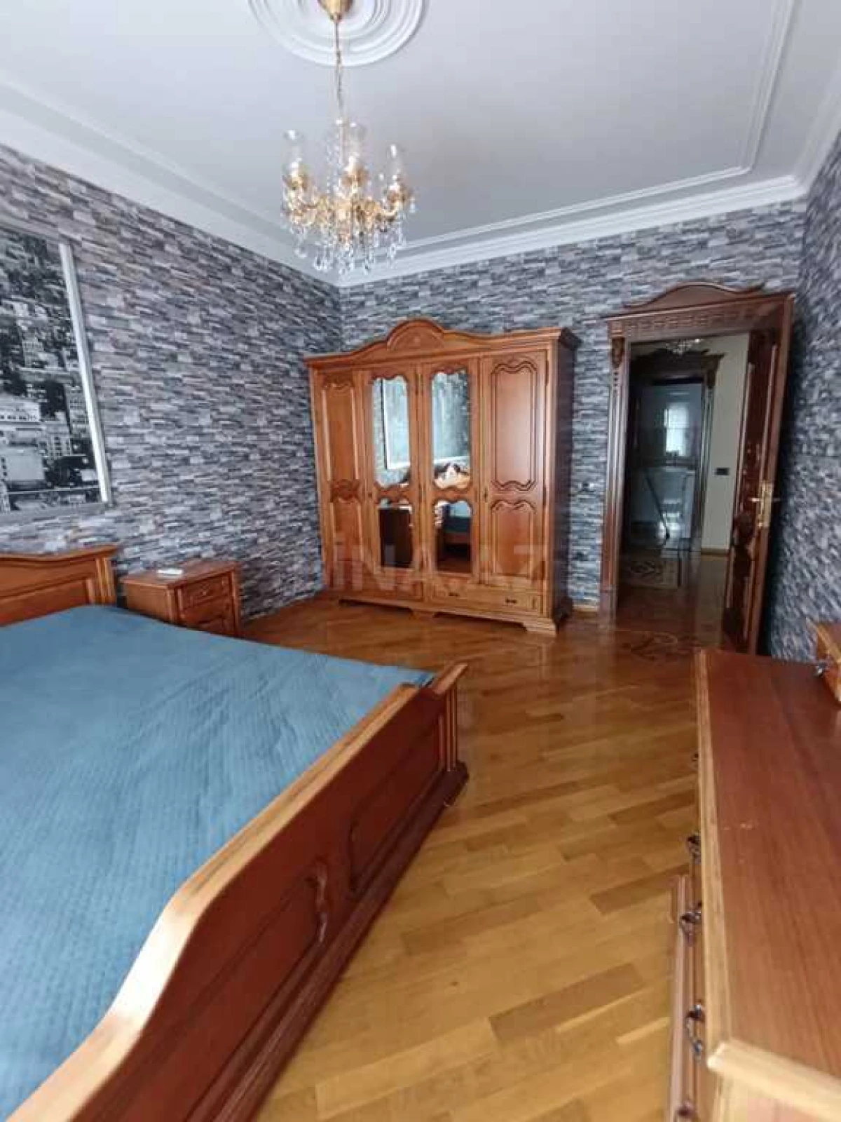 Kirayə verilir 4 otaqlı mənzil 200 m²