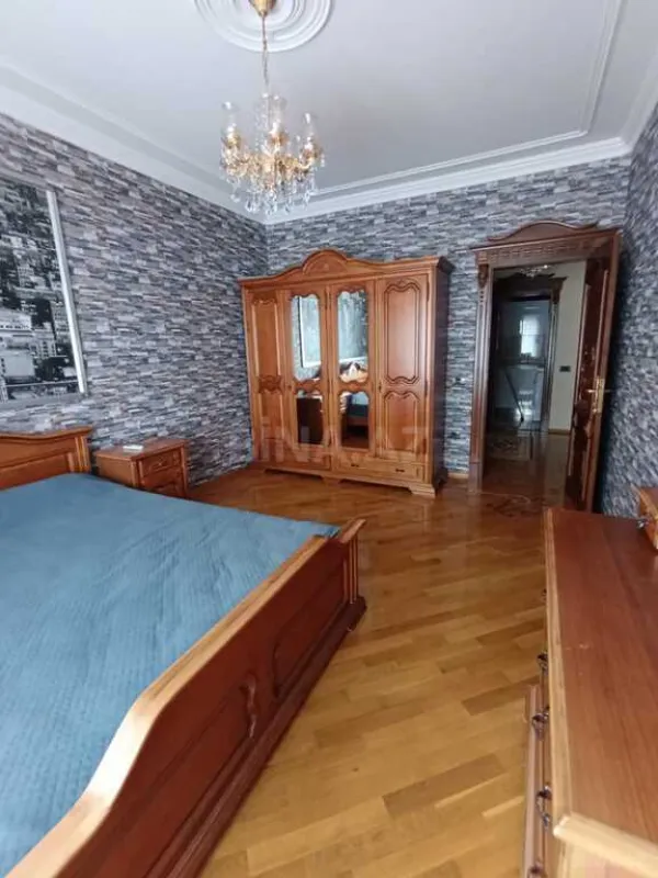 Kirayə verilir 4 otaqlı mənzil 200 m²