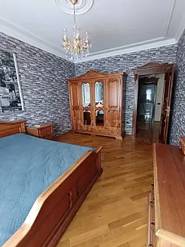 Kirayə verilir 4 otaqlı mənzil 200 m²