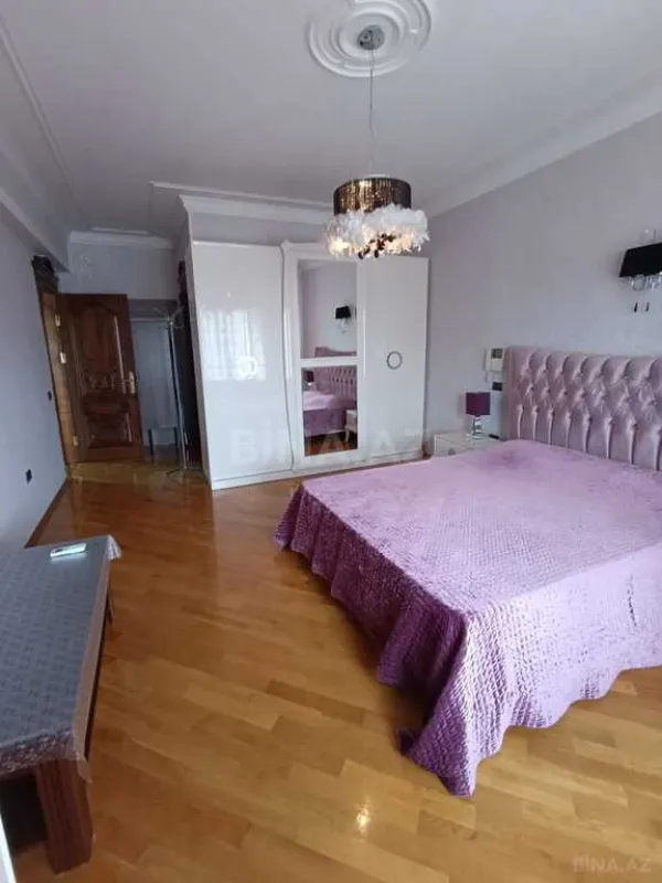 Kirayə verilir 4 otaqlı mənzil 200 m²
