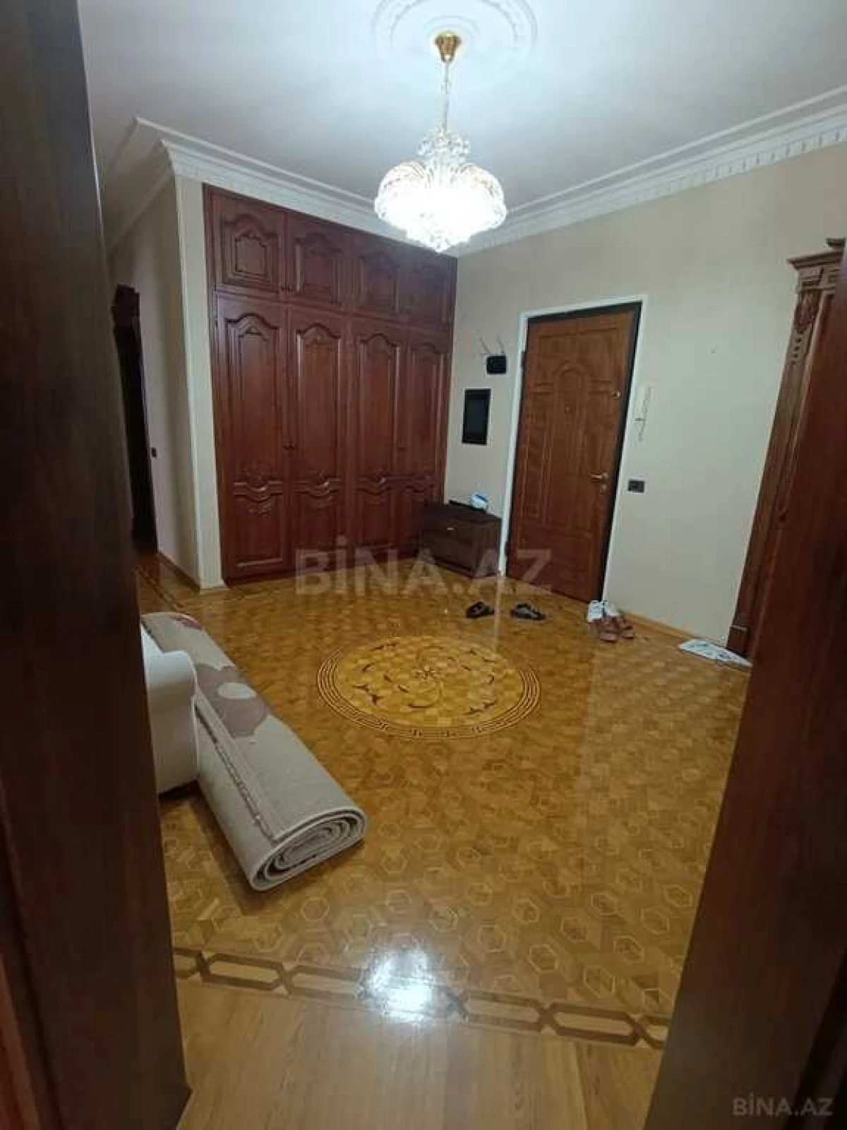 Kirayə verilir 4 otaqlı mənzil 200 m²