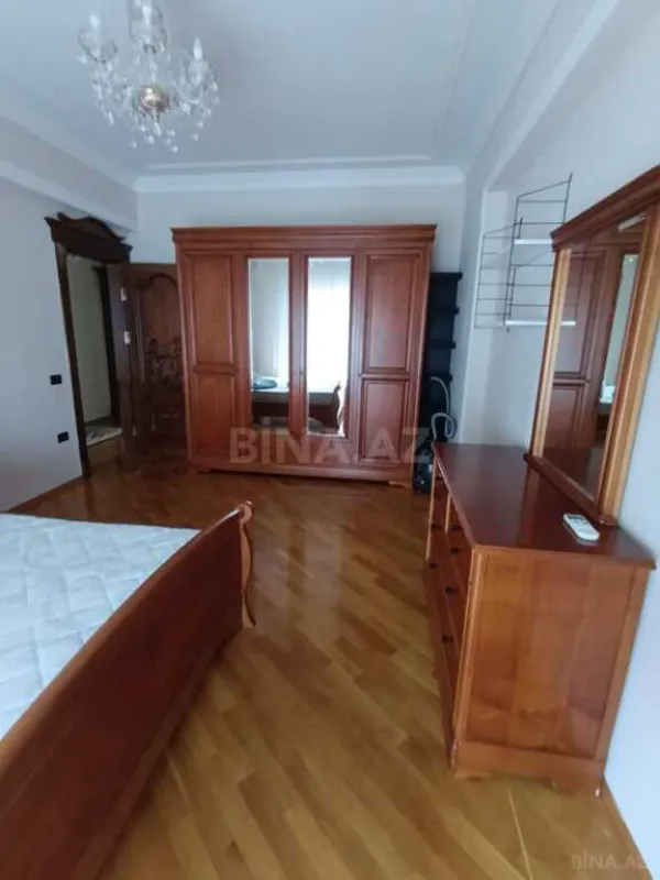Kirayə verilir 4 otaqlı mənzil 200 m²